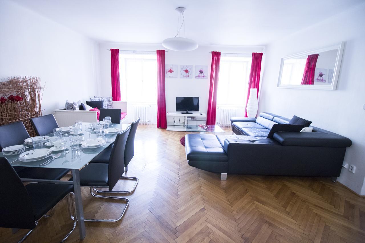 Apartments Old Town Square 27 Prague Luaran gambar